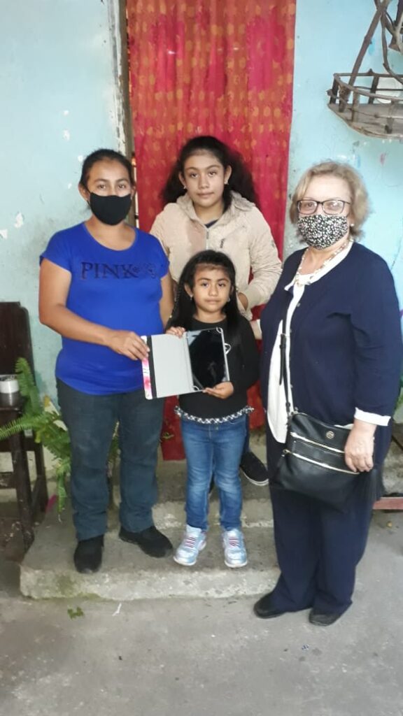 Claudia Radlmaier mit Kindern aus Cuidad Vieja | Specula e. V.
